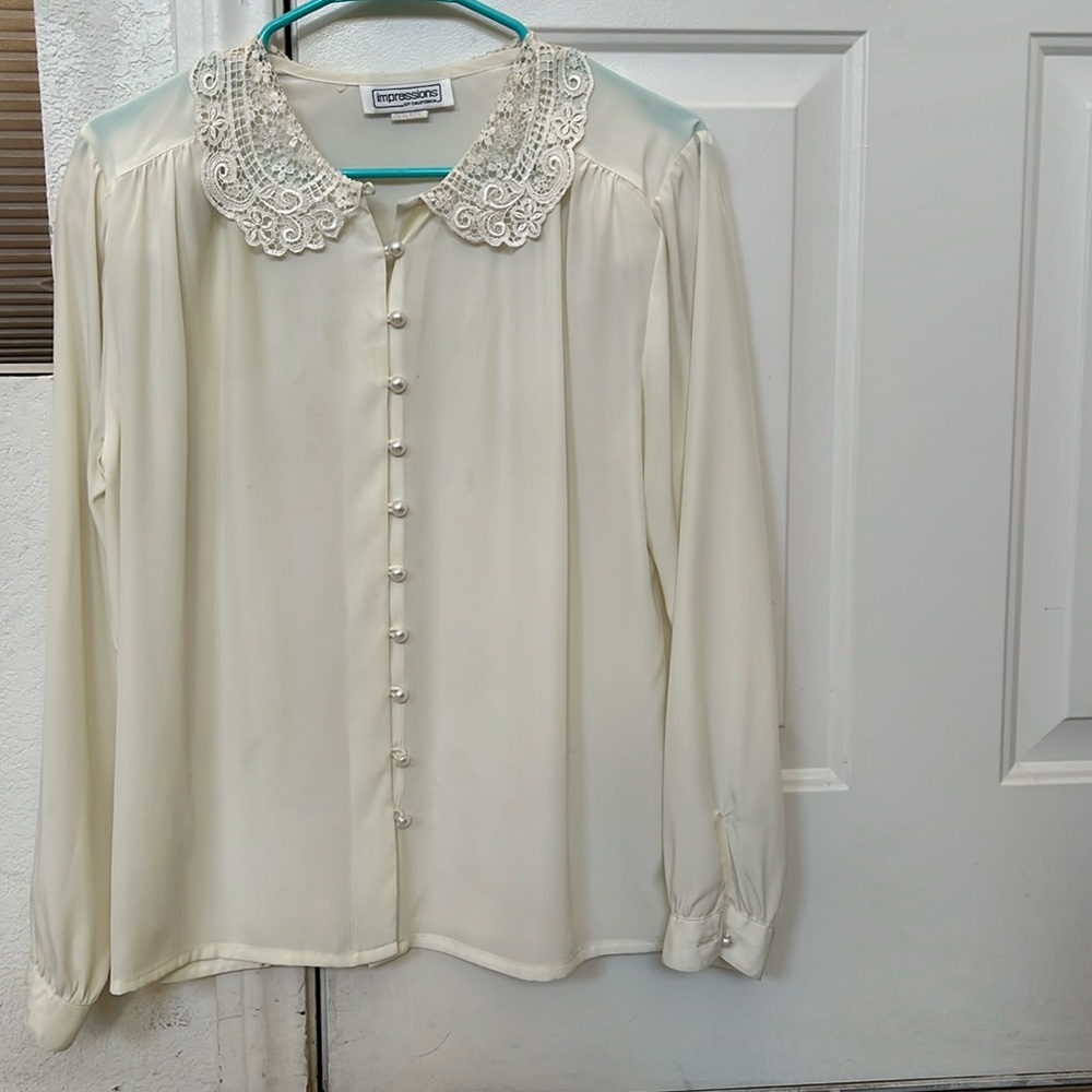 PEARLS & LACE & SILK, CRÈME COLORED
VINTAGE BLOUSE.